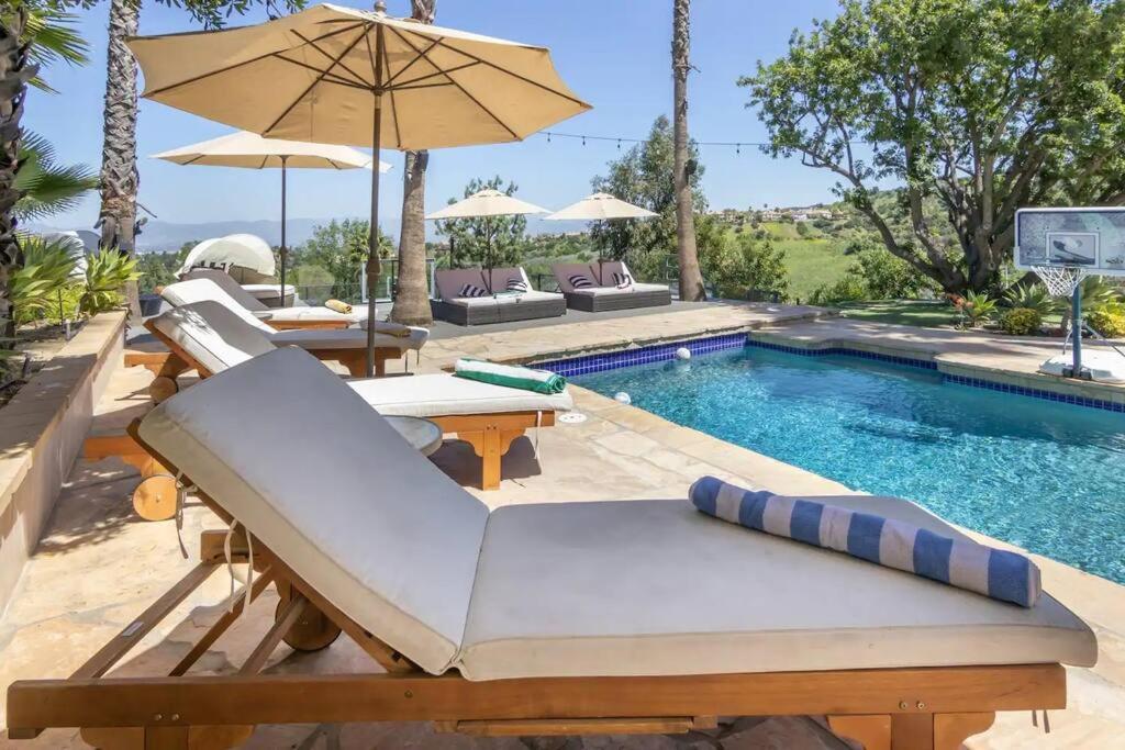 Gorgeous W/pool, Spa, B-ball Court&view! Villa *