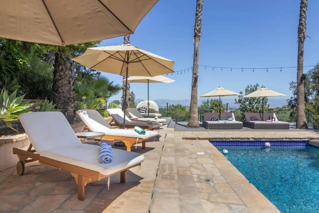 Villa Gorgeous W/pool, Spa, B-ball Court&view! Los Angeles