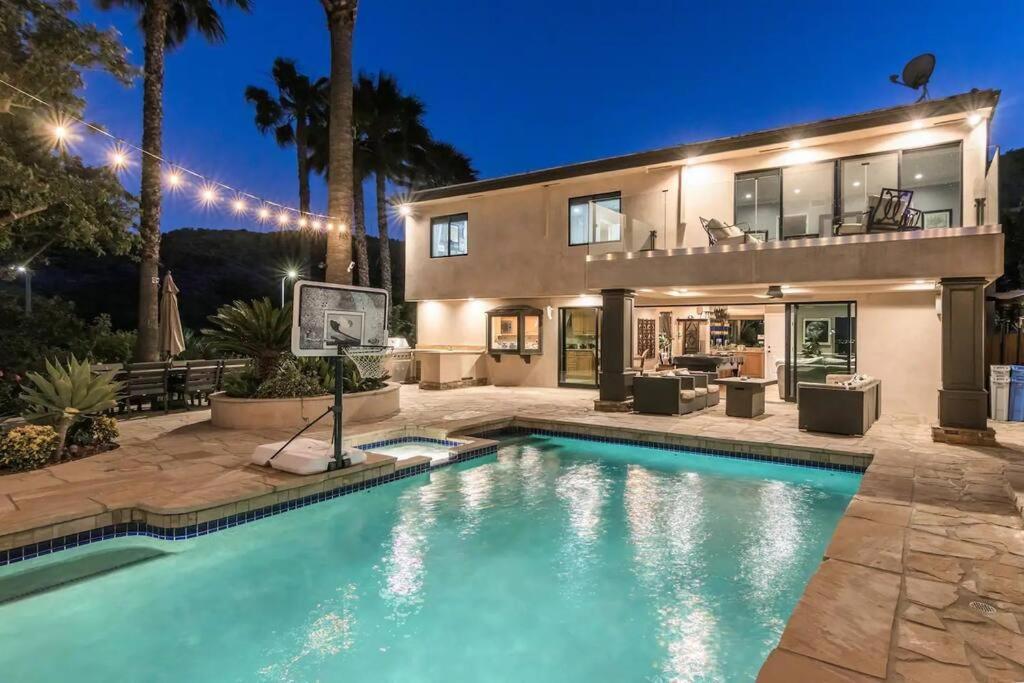 Gorgeous W/pool, Spa, B-ball Court&view! Villa Los Angeles