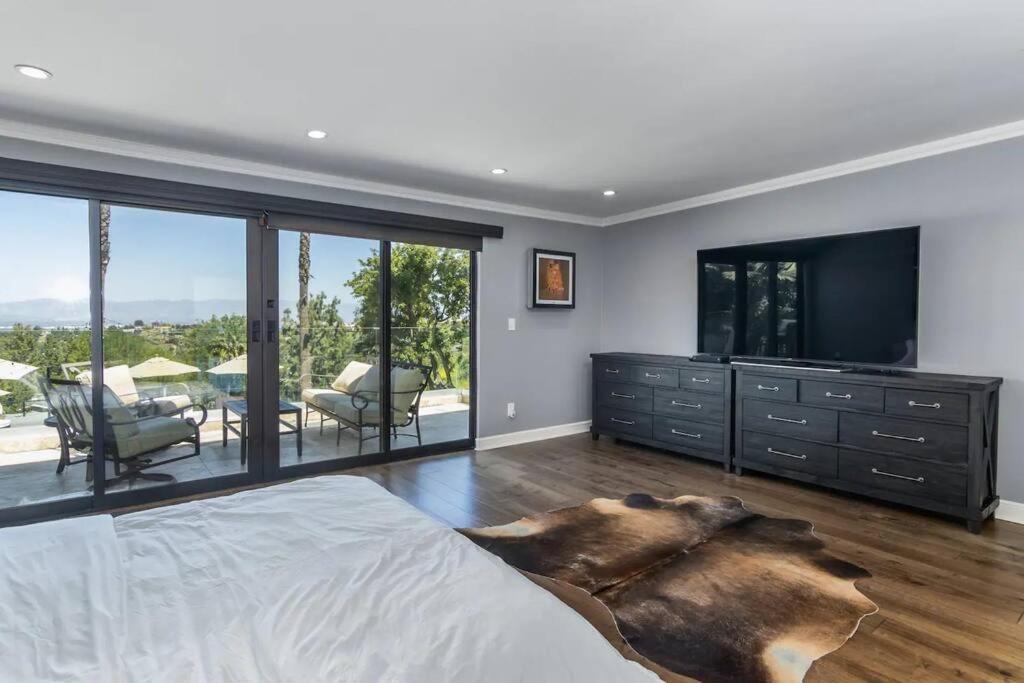 Villa Gorgeous W/pool, Spa, B-ball Court&view! *