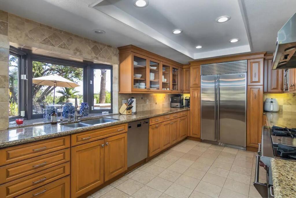 Gorgeous W/pool, Spa, B-ball Court&view! * Los Angeles