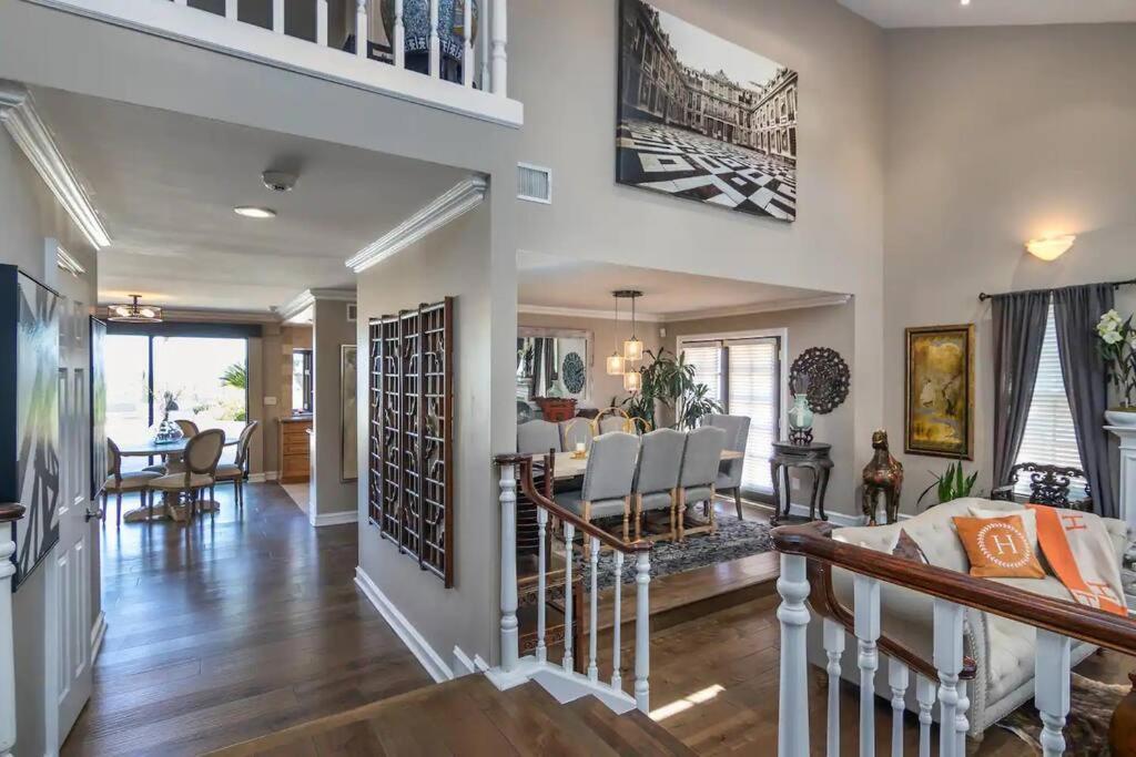 Villa Gorgeous W/pool, Spa, B-ball Court&view!