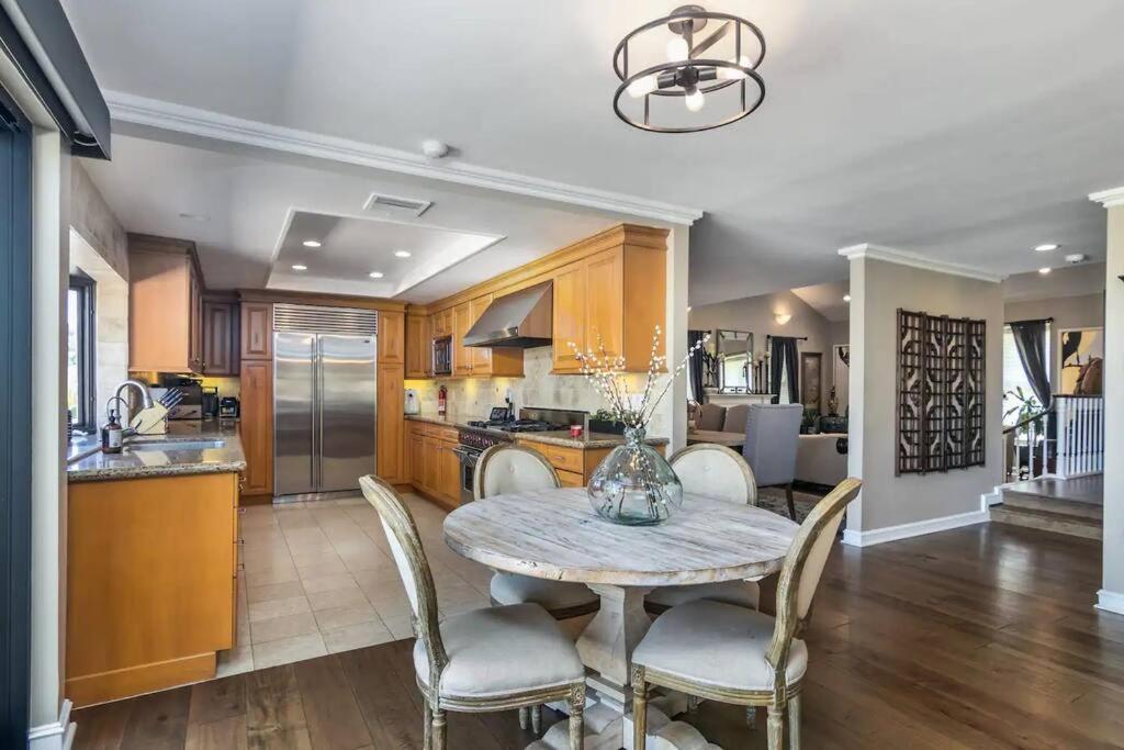 Gorgeous W/pool, Spa, B-ball Court&view! * Los Angeles